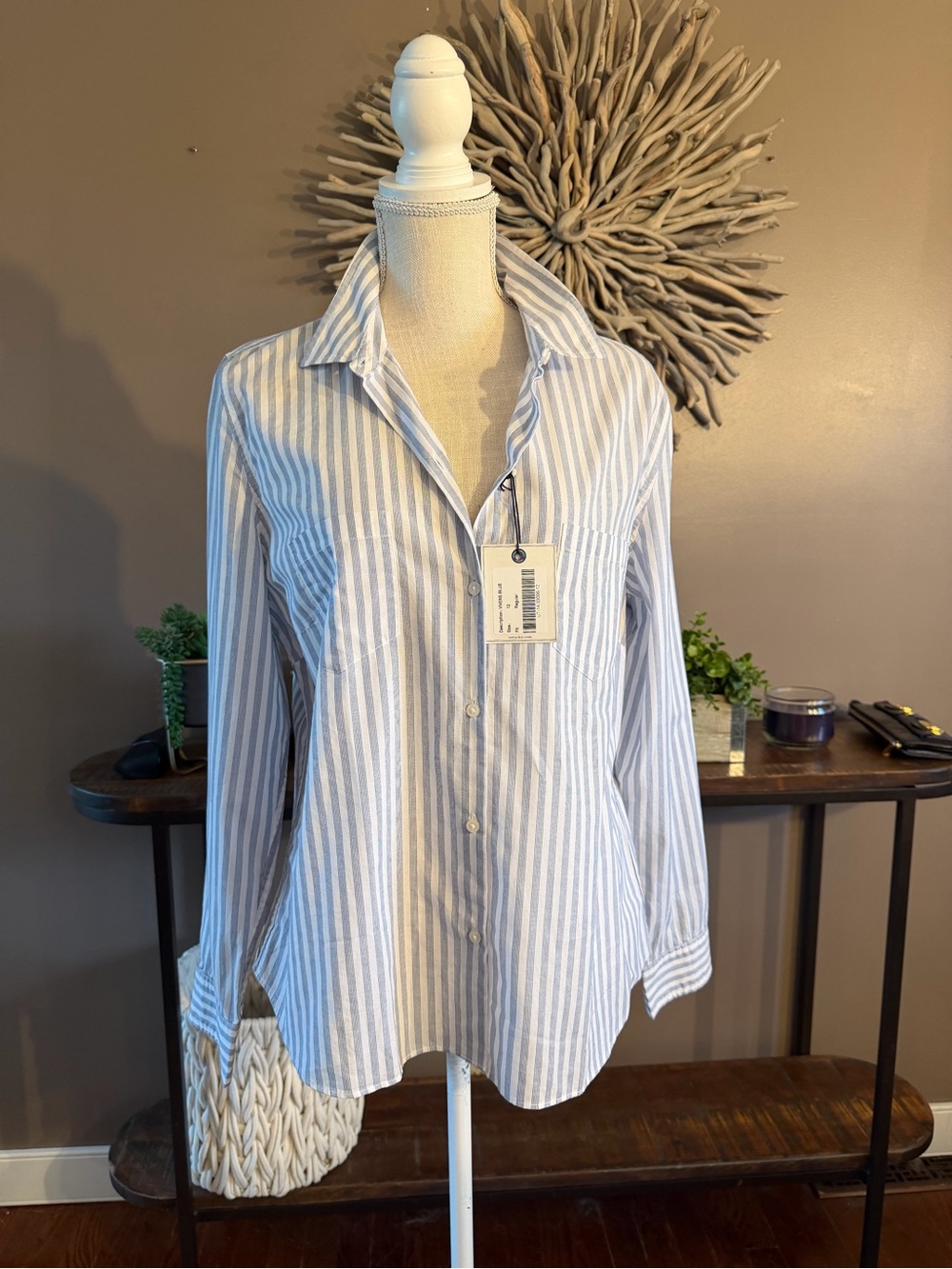 Untuckit Women’s Vivens-Blue Button Down Shirt. Size 12. NWT.